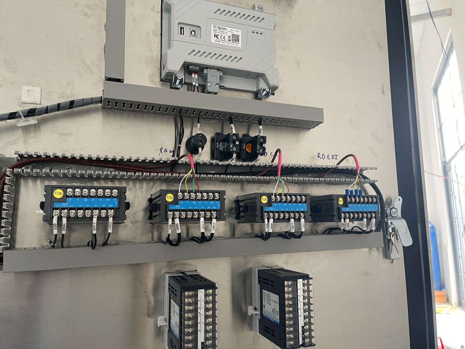 Hệ thống lọc nước RO 2 lần EDI công suất 1500LH tiêu chuẩn dược điển V - Việt Nam