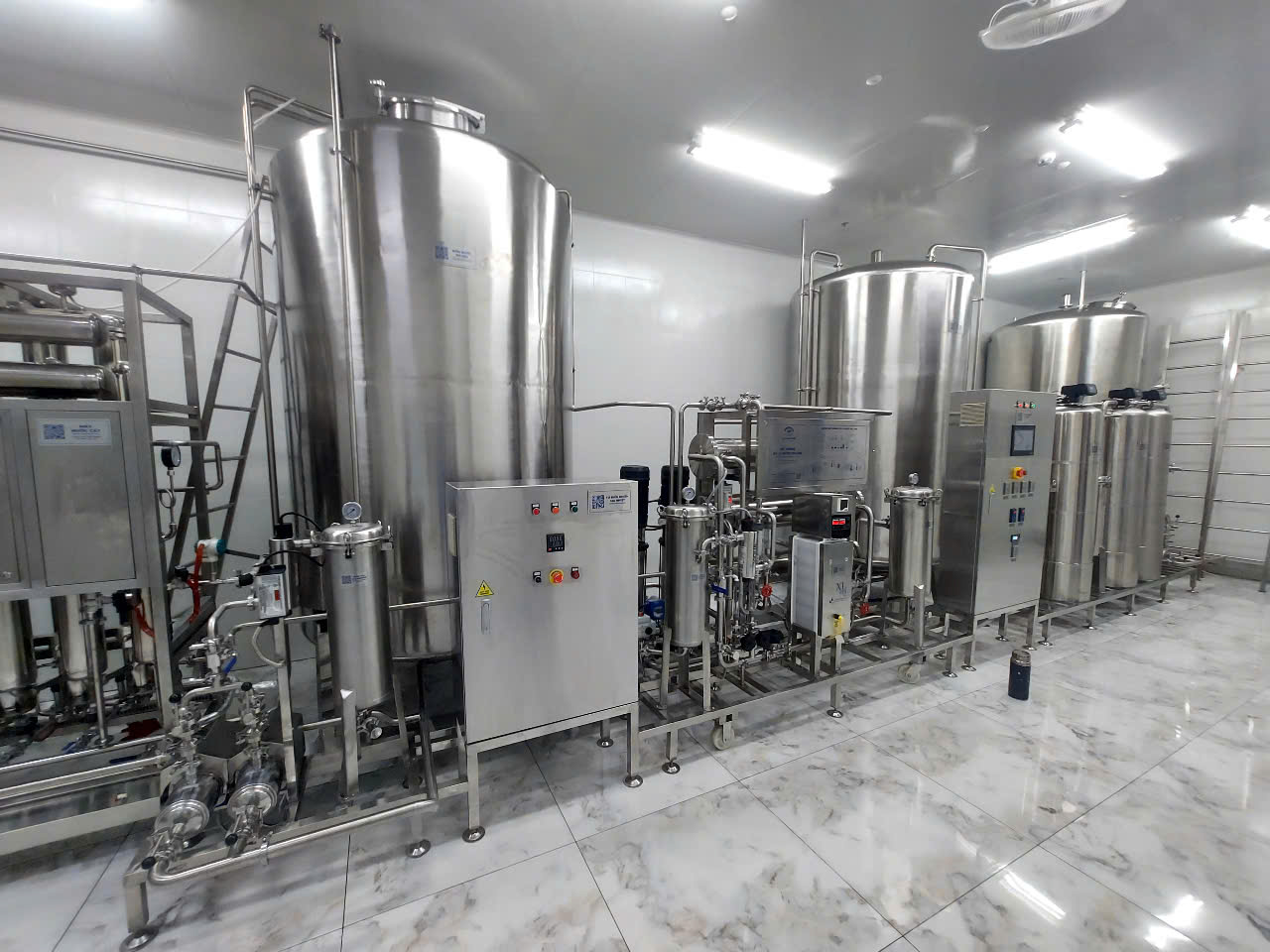 DỰ ÁN: Hệ thống RO-EDI 1000 Lít/giờ và Máy tạo nước cất 200 Lít/giờ