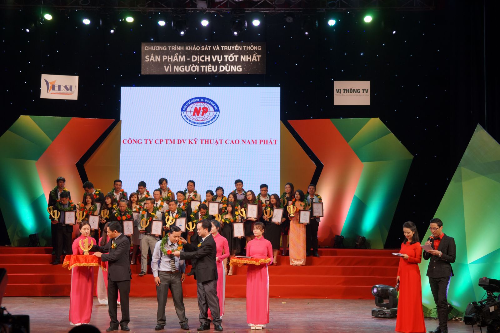 công ty Cao Nam Phát nhận giải thưởng năm 2016