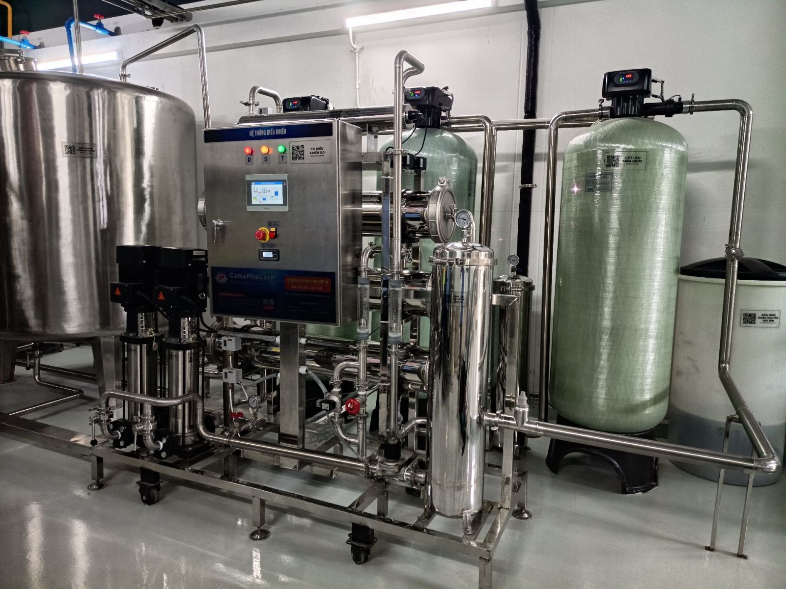 lắp đặt Hệ thống RO công suất 3000 -3500 lít/giờ và Hệ thống lọc nước sinh hoạt 2000 -2500 lít/giờ
